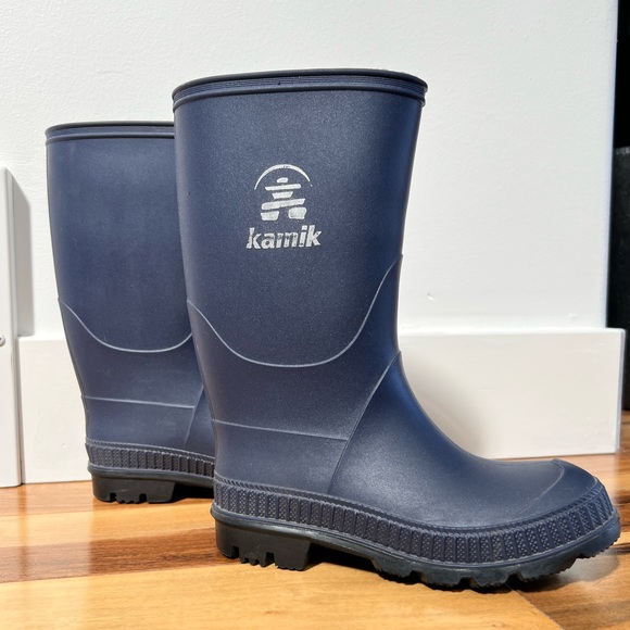 Kamik. Size 12 (unisex). Navy blue “The Stomp” rain boot. Excellent condition. - Picture 3 of 7